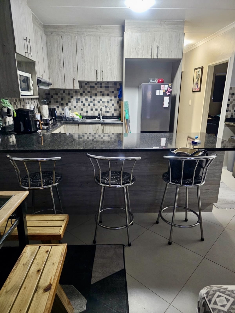 To Let 2 Bedroom Property for Rent in Buh Rein Estate Western Cape